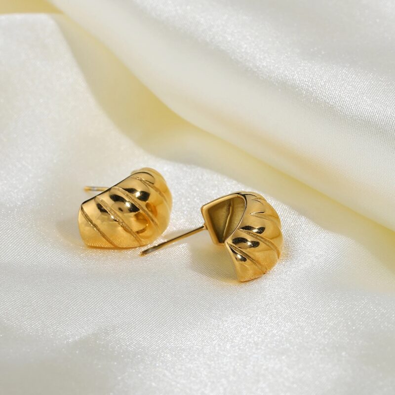 Croissant Stud